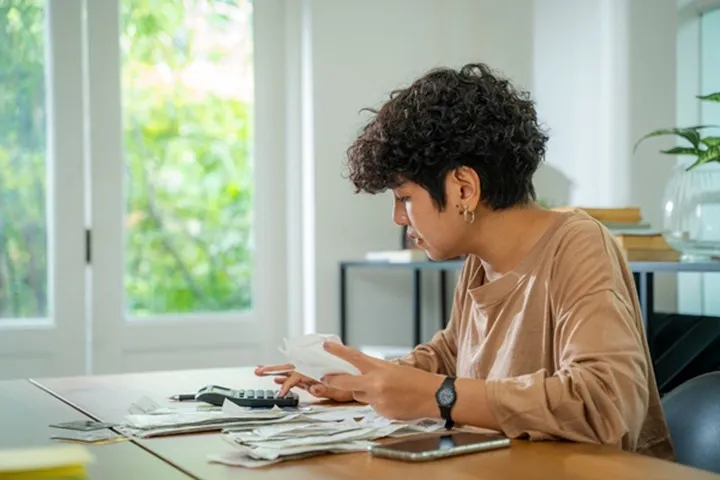 Antecipação de salário ou consignado? Saiba qual escolher